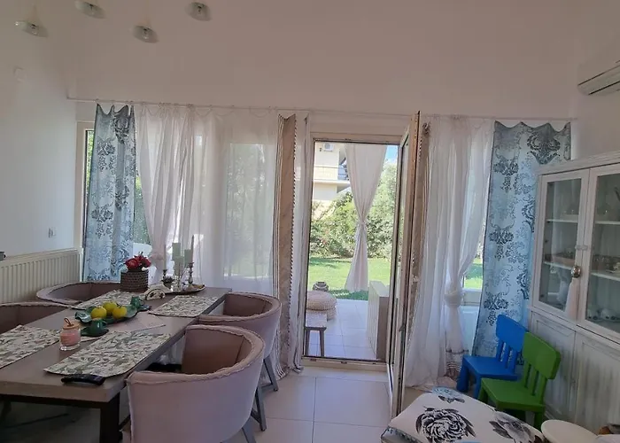 Vanya Βίλα Σκάλα Ραχωνίου